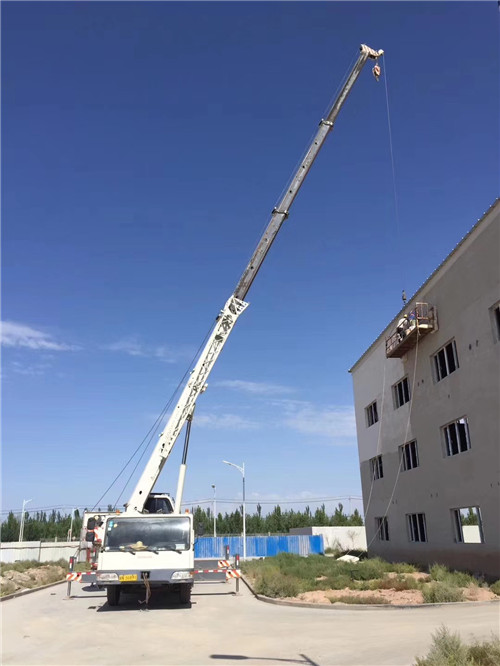 江安县“轻装强干”—— 吊车的 “轻量化臂架” 技术