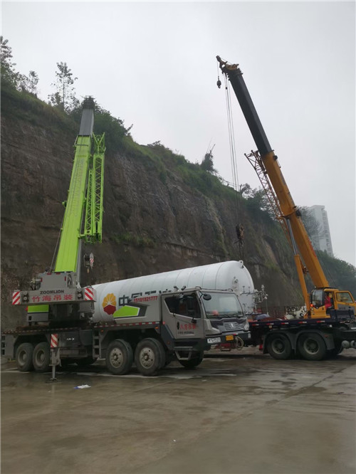 江安县“不怕风雨冻”—— 吊车的 “恶劣环境适应” 技术